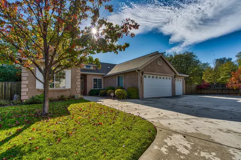 4682 Nantucket Dr, Redding, CA 96001 photo 1