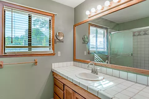 21293 Jennifer Dr, Redding, CA 96003 photo 11