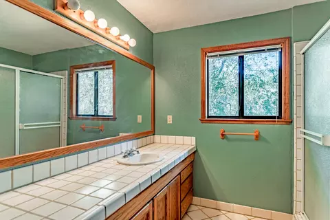 21293 Jennifer Dr, Redding, CA 96003 photo 10