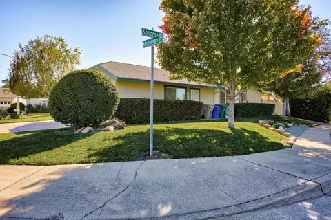 2371 Monterey Ct, Redding, CA 96001 photo 1