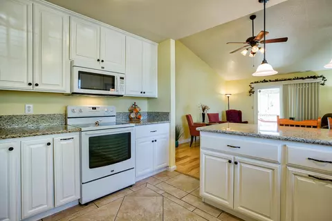 2371 Monterey Ct, Redding, CA 96001 photo 3