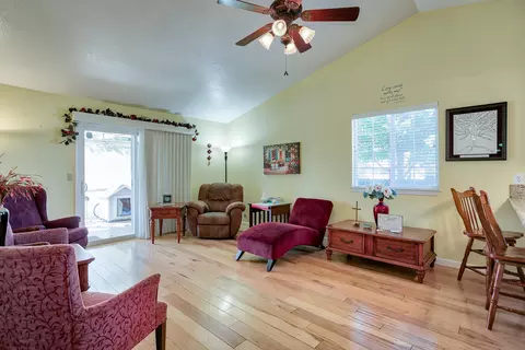 2371 Monterey Ct, Redding, CA 96001 photo 6