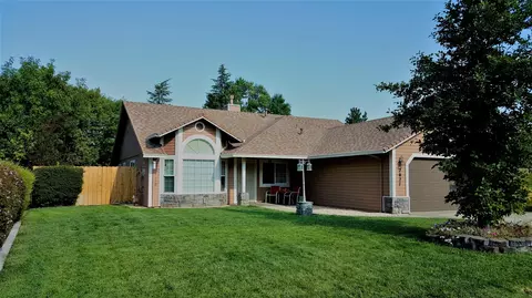 2027 Wicklow St, Redding, CA 96001 photo 2
