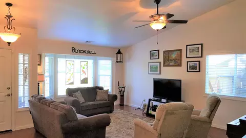 2027 Wicklow St, Redding, CA 96001 photo 6