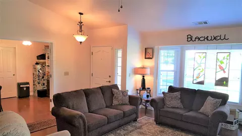 2027 Wicklow St, Redding, CA 96001 photo 5