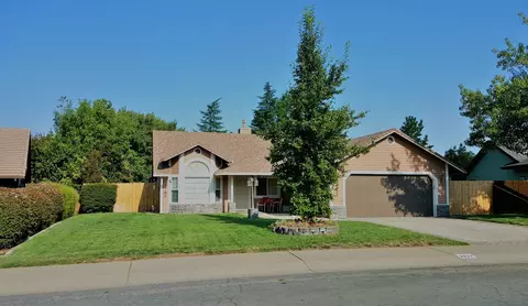 2027 Wicklow St, Redding, CA 96001 photo 1