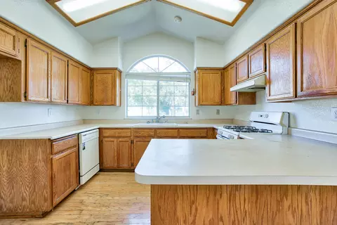 738 Springer Dr, Redding, CA 96003 photo 4