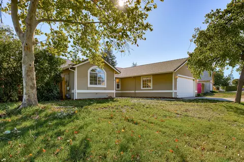 738 Springer Dr, Redding, CA 96003 photo 1