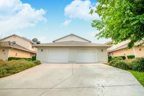 1747 Laurel Ave, Redding, CA 96001 photo 2