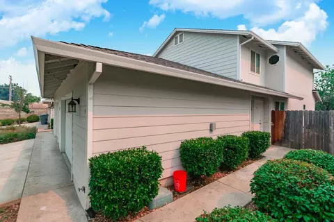 1747 Laurel Ave, Redding, CA 96001 photo 6