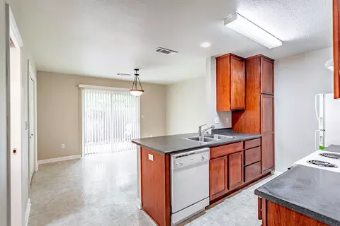 1747 Laurel Ave, Redding, CA 96001 photo 30