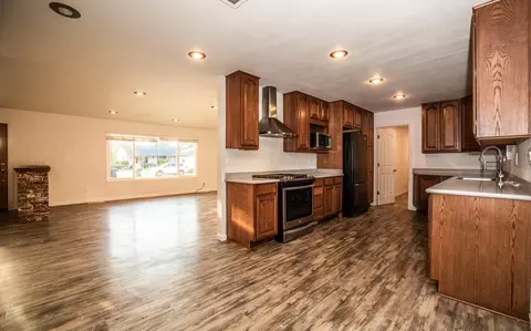 815 Middle St, Redding, CA 96003 photo 5