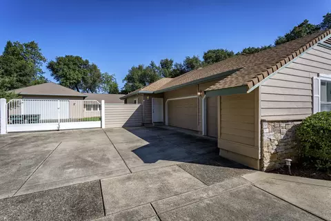 4245 Vista Oaks Ct, Redding, CA 96002 photo 3