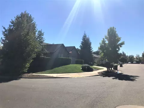 4807 Lofty Oak Dr, Redding, CA 96002 photo 1