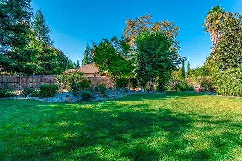 4148 Tiffany Ln, Redding, CA 96002 photo 2