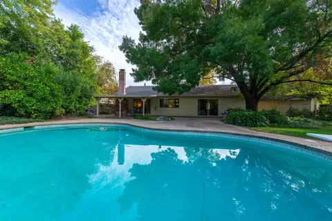 360 Travertine Ct, Redding, CA 96003 photo 2