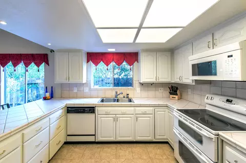 360 Travertine Ct, Redding, CA 96003 photo 7