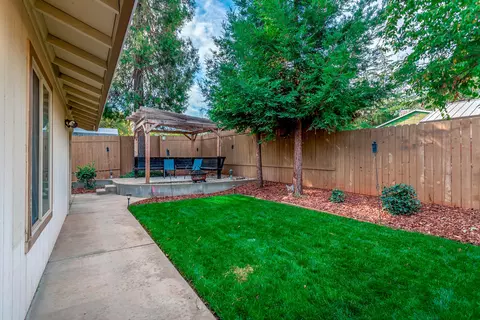 17807 Paradise Ln, Redding, CA 96003 photo 13