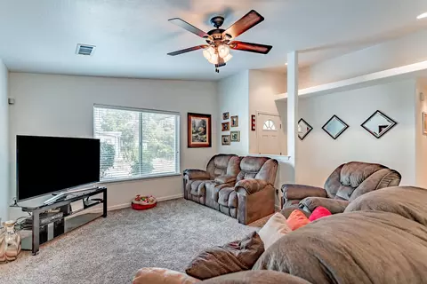 17807 Paradise Ln, Redding, CA 96003 photo 3