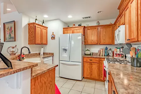 17807 Paradise Ln, Redding, CA 96003 photo 4