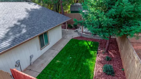 17807 Paradise Ln, Redding, CA 96003 photo 15