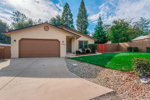 17807 Paradise Ln, Redding, CA 96003 photo 1