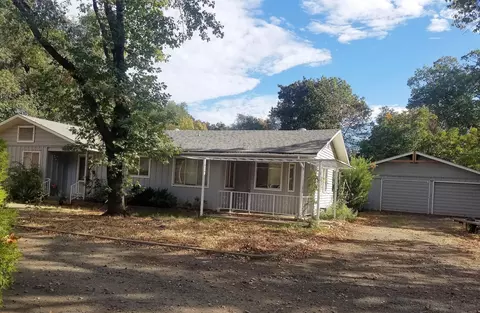 3201 Middleton Ln, Redding, CA 96002 photo 2