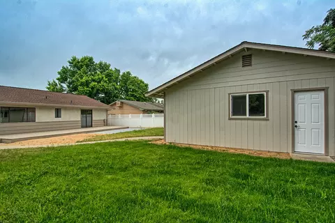 1770 El Verano St, Redding, CA 96002 photo 11