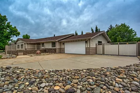 1770 El Verano St, Redding, CA 96002 photo 4