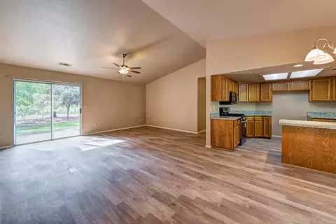 3495 Auburn Dr, Redding, CA 96001 photo 3