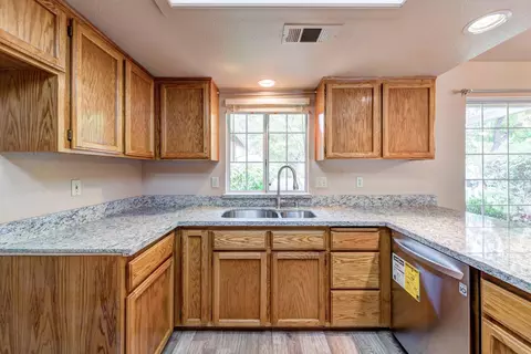 3495 Auburn Dr, Redding, CA 96001 photo 4