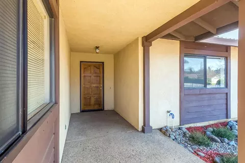1633 Kildare Dr, Redding, CA 96001 photo 2