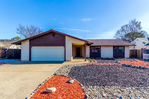 1633 Kildare Dr, Redding, CA 96001 photo 1