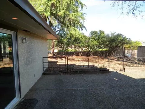 16487 Plateau Cir, Redding, CA 96001 photo 4