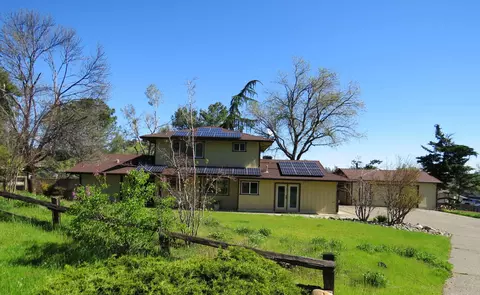 16487 Plateau Cir, Redding, CA 96001 photo 1