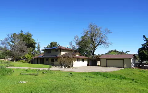 16487 Plateau Cir, Redding, CA 96001 photo 2