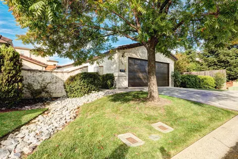 672 Buckthorn Dr, Redding, CA 96003 photo 1