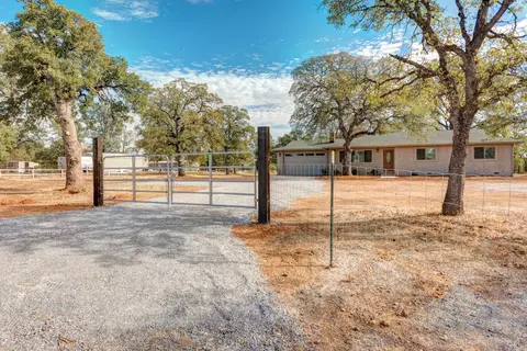 9597 Yuki Yama Ln, Redding, CA 96003 photo 4