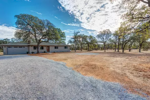 9597 Yuki Yama Ln, Redding, CA 96003 photo 3