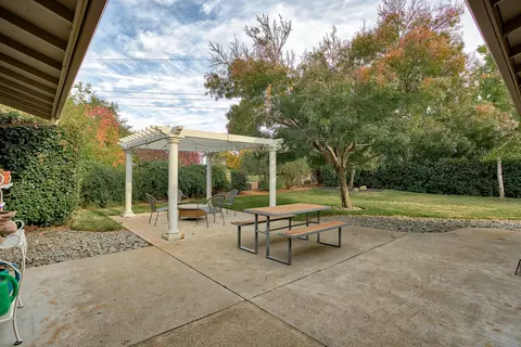 6877 Granada Dr, Redding, CA 96002 photo 28
