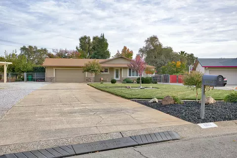 6877 Granada Dr, Redding, CA 96002 photo 1