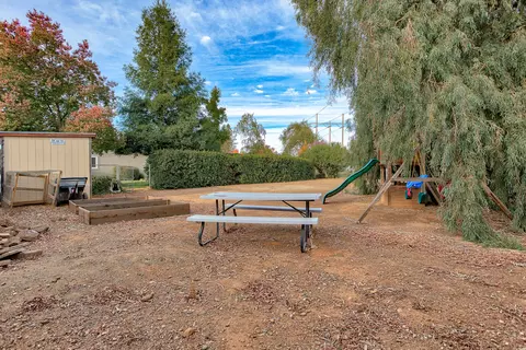 6877 Granada Dr, Redding, CA 96002 photo 35