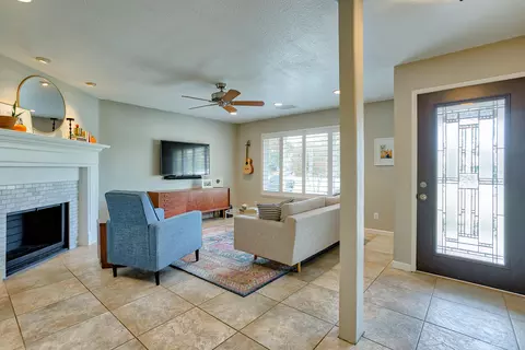 6877 Granada Dr, Redding, CA 96002 photo 4
