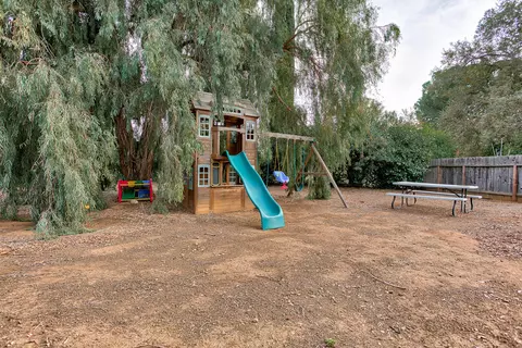 6877 Granada Dr, Redding, CA 96002 photo 38