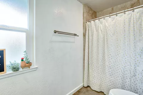 6877 Granada Dr, Redding, CA 96002 photo 21