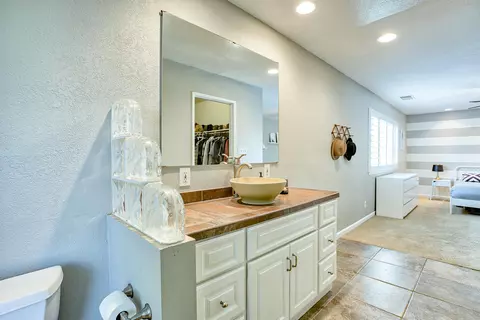 6877 Granada Dr, Redding, CA 96002 photo 24