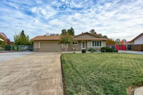 6877 Granada Dr, Redding, CA 96002 photo 2