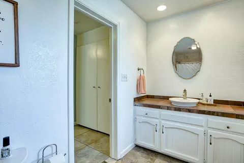 6877 Granada Dr, Redding, CA 96002 photo 20