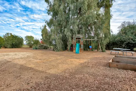 6877 Granada Dr, Redding, CA 96002 photo 34
