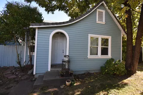805 Fell St, Redding, CA 96001 photo 4